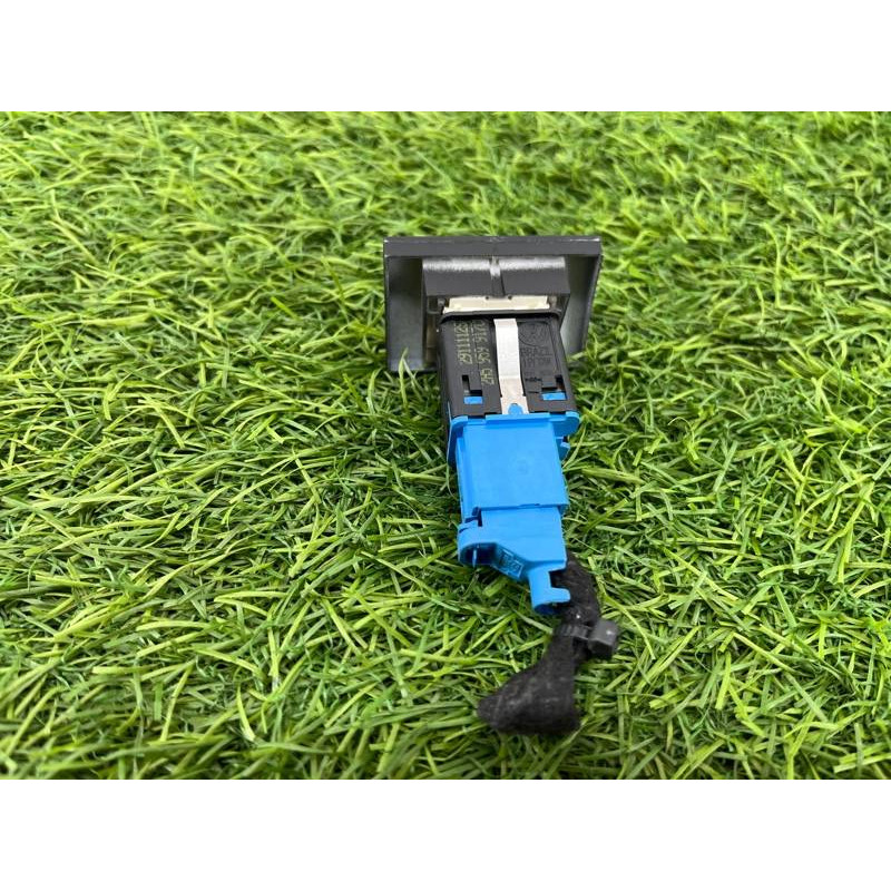 Кнопка освещения багажного отсека (электрика / кнопки) Volkswagen Amarok 2H 2012 2.0 2H5959917CREH