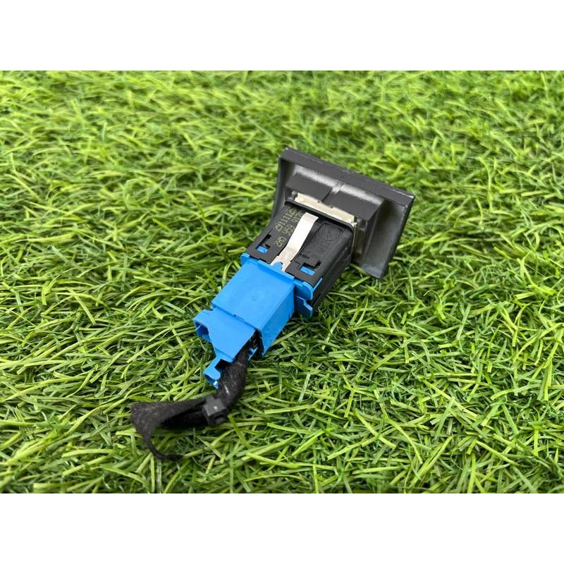 Кнопка освещения багажного отсека (электрика / кнопки) Volkswagen Amarok 2H 2012 2.0 2H5959917CREH