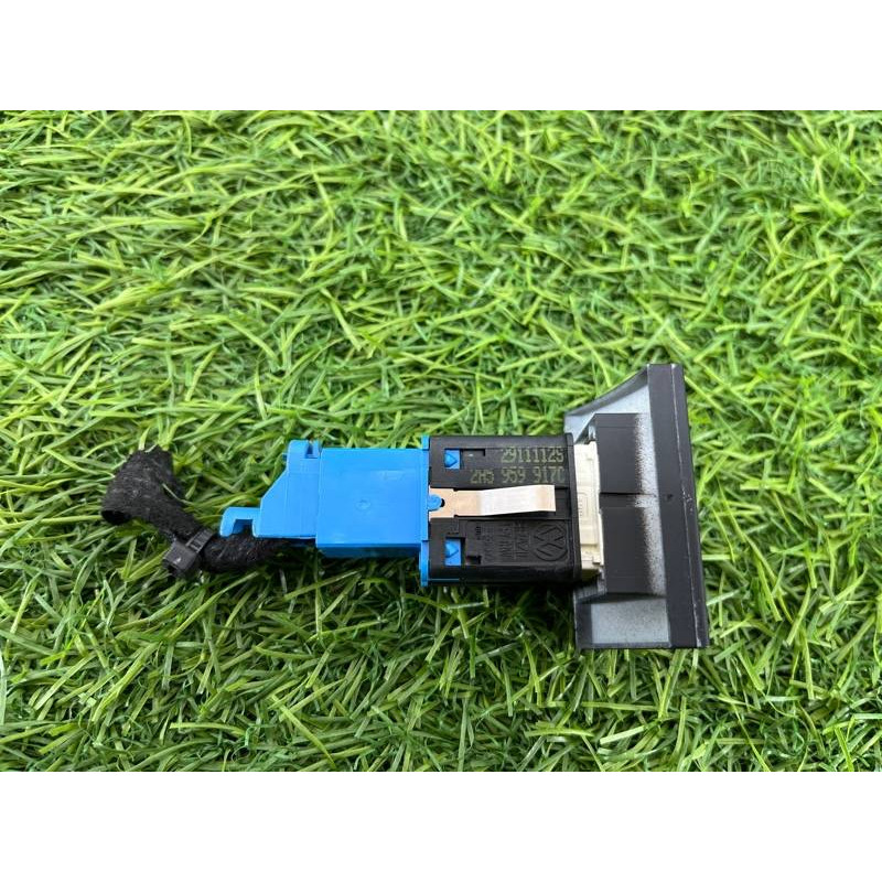 Кнопка освещения багажного отсека (электрика / кнопки) Volkswagen Amarok 2H 2012 2.0 2H5959917CREH