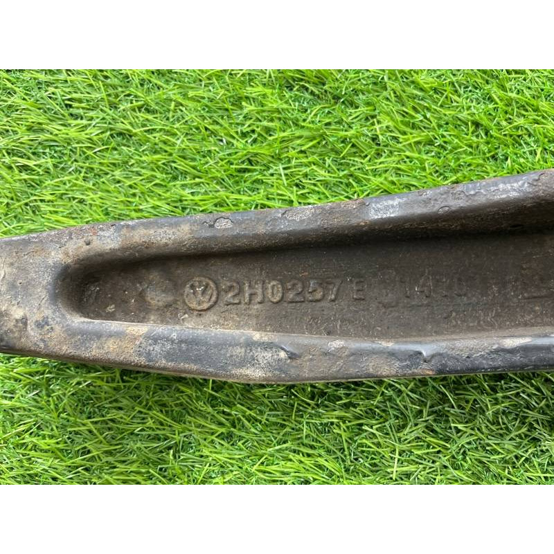 Поворотный кулак (подвеска) Volkswagen Amarok 2H 2012 2.0 2H0407257D