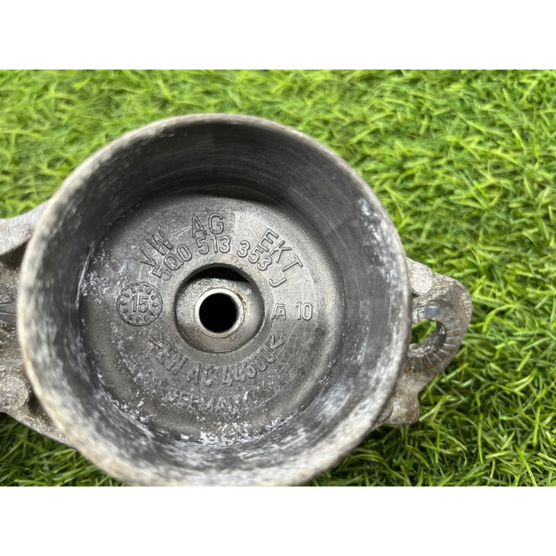 Опора стойки (подвеска) Volkswagen Passat B8 2016 2.0 tdi 5Q0513353J