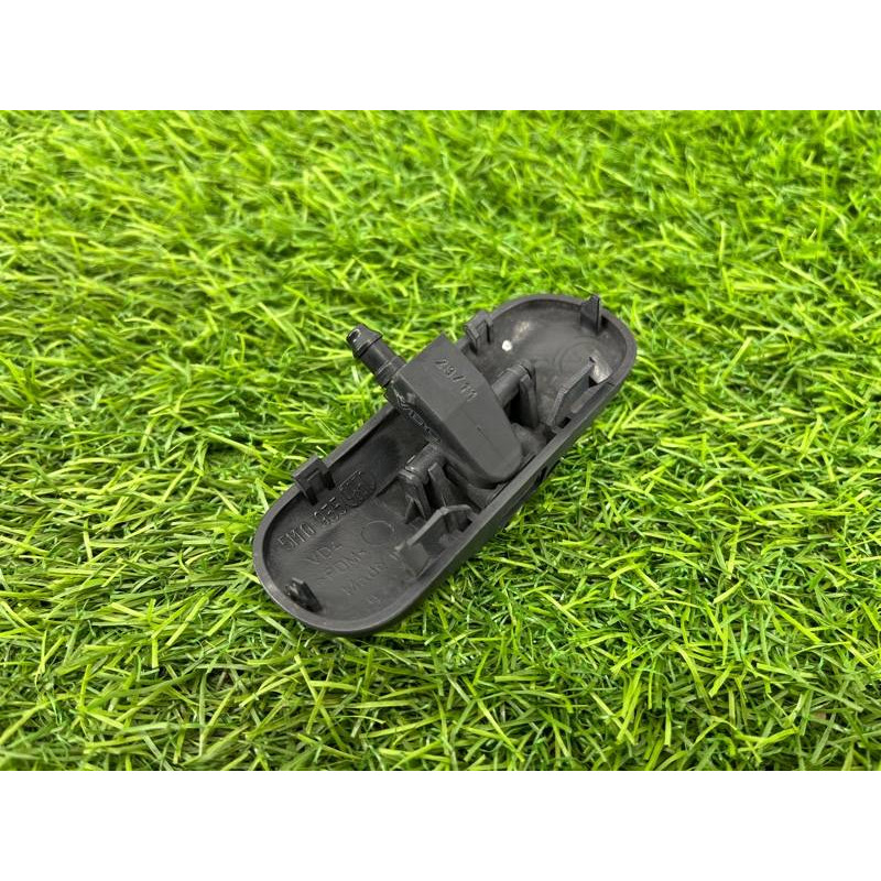 Форсунка омивача (кузов і елементи) Volkswagen Amarok 2H 2012 2.0 5M0955985C