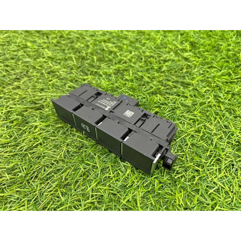 Блок кнопок (электрика / кнопки) Volkswagen Passat B8 2016 2.0 tdi 3g0927137t