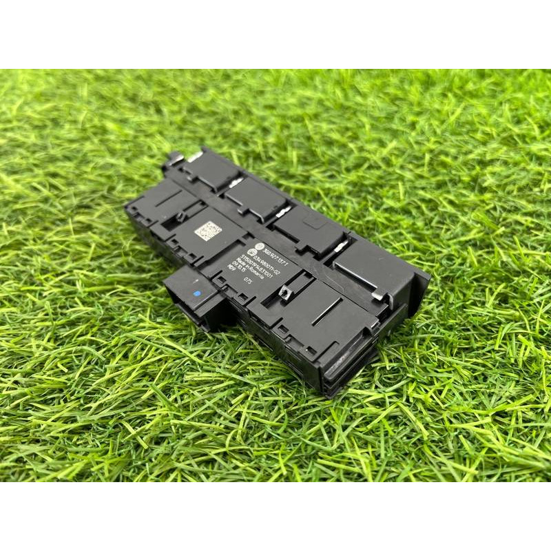 Блок кнопок (электрика / кнопки) Volkswagen Passat B8 2016 2.0 tdi 3g0927137t