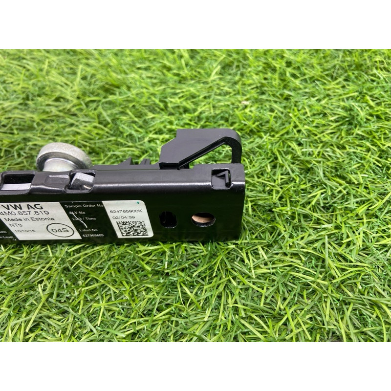 Кронштейн ремня безопасности (салон) Volkswagen Passat B8 2016 2.0 tdi 4M0857819