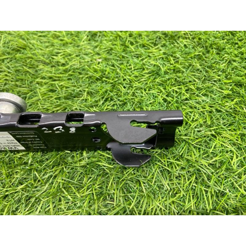 Кронштейн ремня безопасности (салон) Volkswagen Passat B8 2016 2.0 tdi 4M0857819