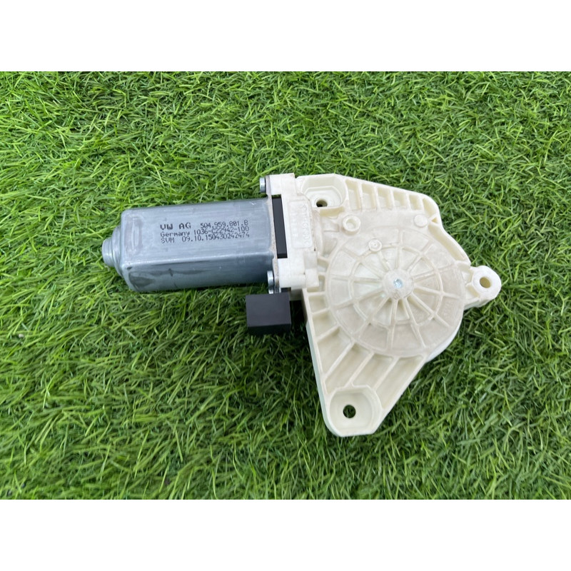 Мотор стеклоподъемника (электрика) Volkswagen Passat B8 2016 2.0 tdi 4K0959801