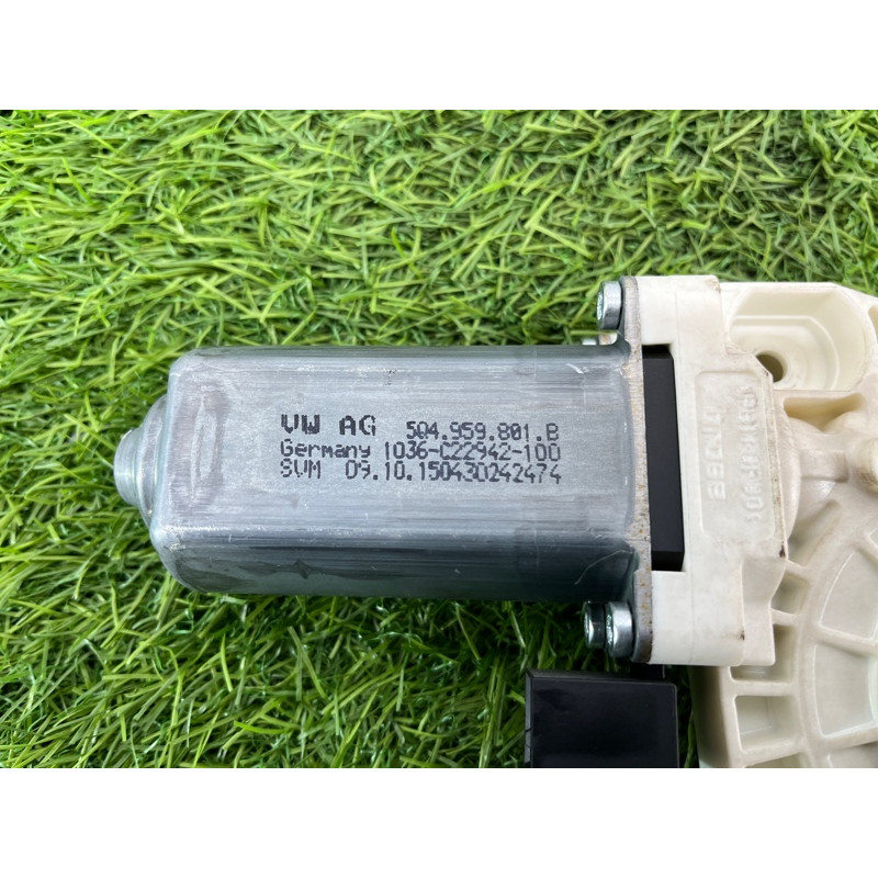 Мотор стеклоподъемника (электрика) Volkswagen Passat B8 2016 2.0 tdi 4K0959801