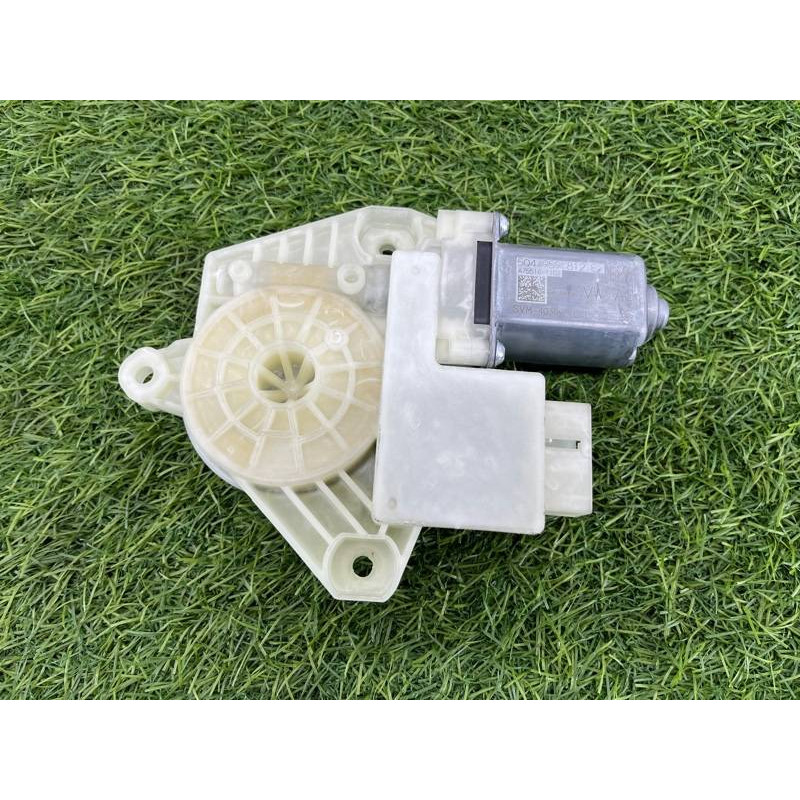 Мотор стеклоподъемника (электрика) Volkswagen Passat B8 2016 2.0 tdi 5Q4959812E