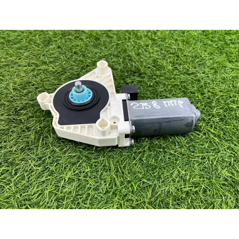 Мотор стеклоподъемника (электрика) Volkswagen Passat B8 2016 2.0 tdi 4K0959802