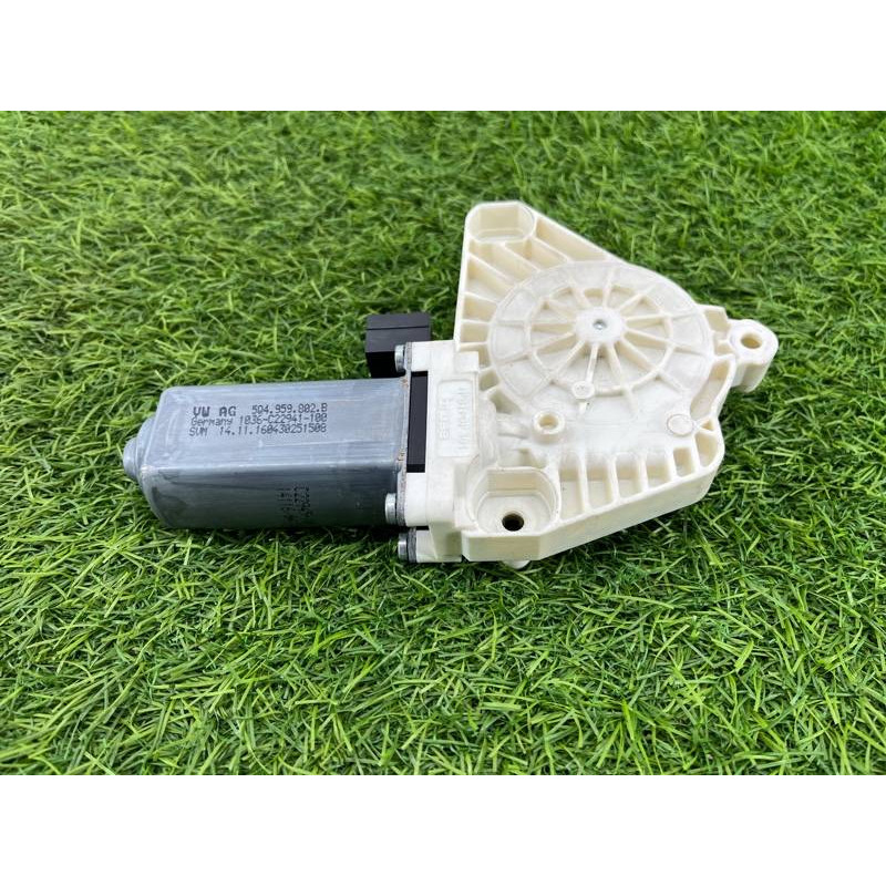 Мотор стеклоподъемника (электрика) Volkswagen Passat B8 2016 2.0 tdi 4K0959802