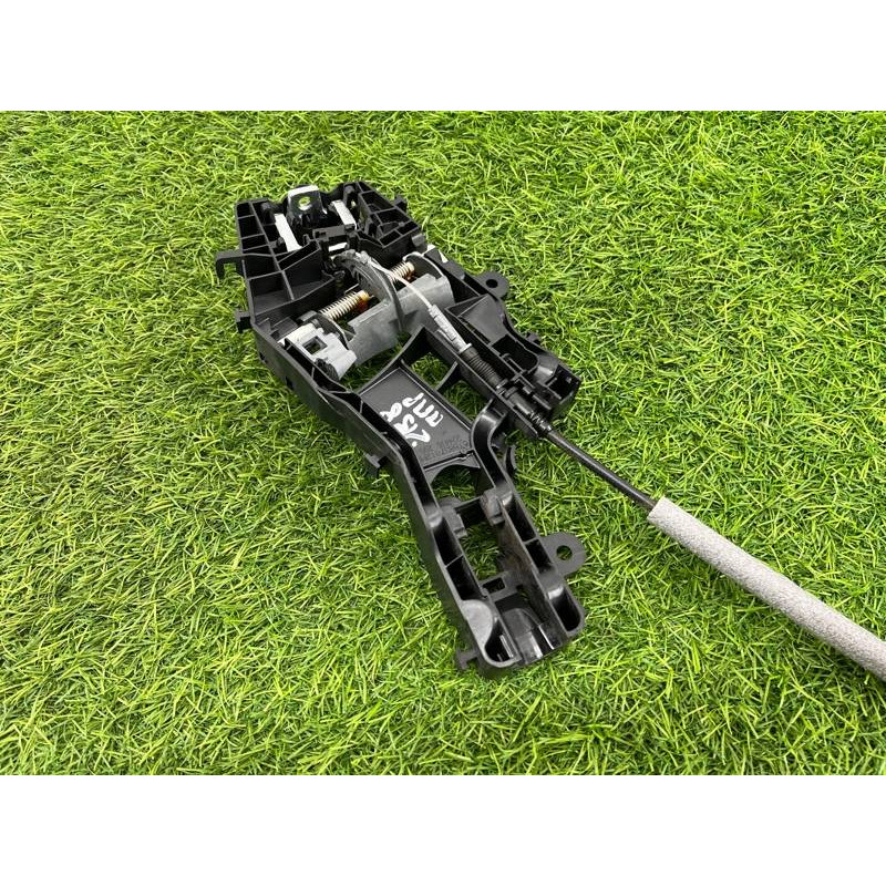 Кронштейн ручки двери (кузов и элементы) Volkswagen Passat B8 2016 2.0 tdi 518837812L