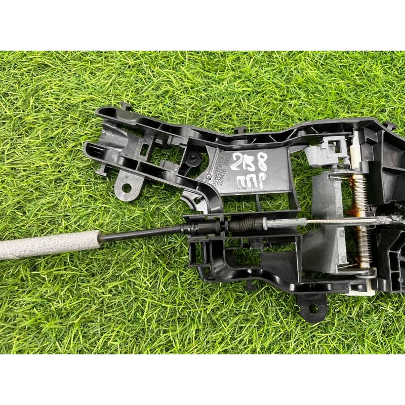 Кронштейн ручки двери (кузов и элементы) Volkswagen Passat B8 2016 2.0 tdi 518837812L