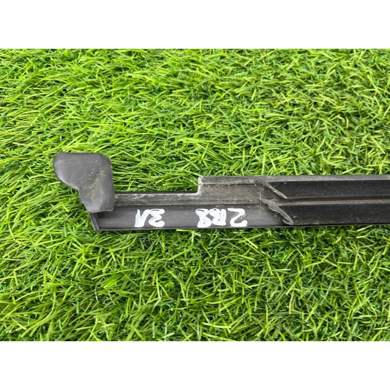 Молдинг стекла (кузов и элементы) Volkswagen Passat B8 2016 2.0 tdi 3G9839477A5AP