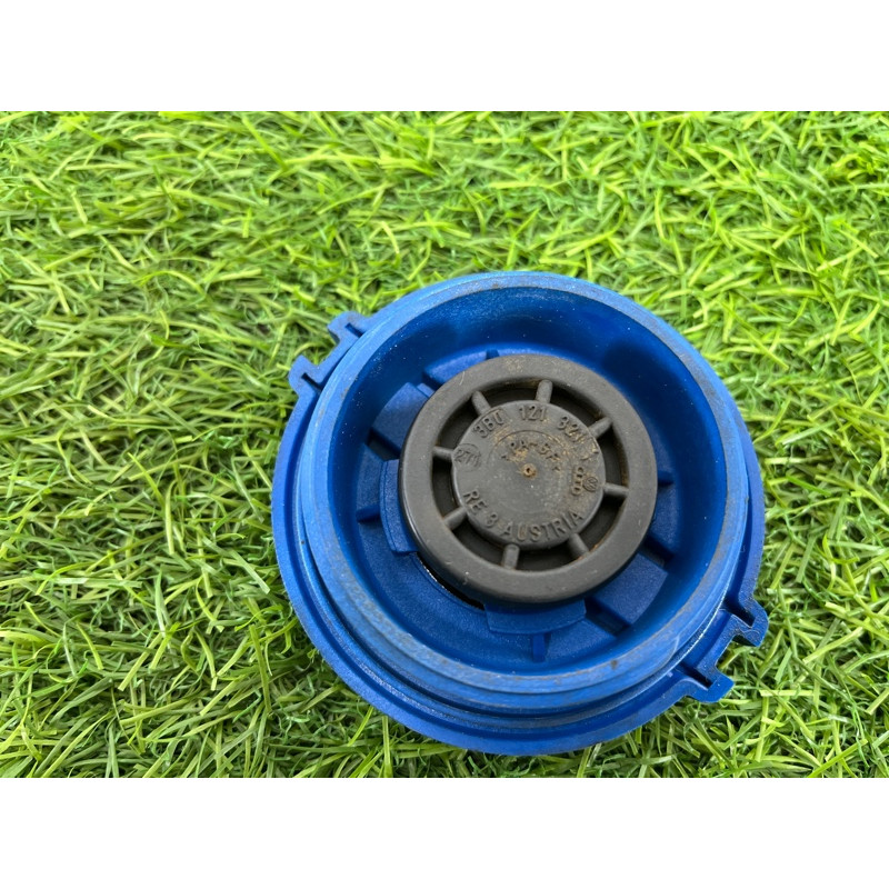 Крышка расширительного бачка (система охлаждения) Volkswagen Amarok 2H 2012 2.0 3B0121321