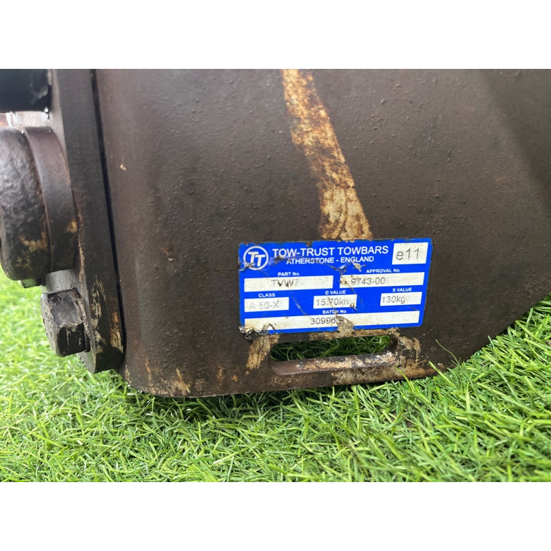 Усилитель бампера (наружные элементы кузова) Volkswagen Amarok 2H 2012 2.0 2H5807305T