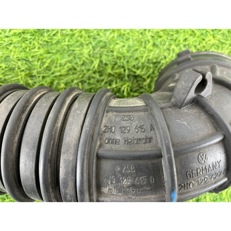 Патрубок воздушного фильтра (впускная система) Volkswagen Amarok 2H 2012 2.0 2H0129615A