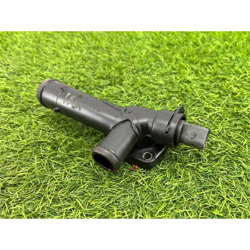 Фланец системы охлаждения (система охлаждения) Volkswagen Amarok 2H 2012 2.0 03L121131M