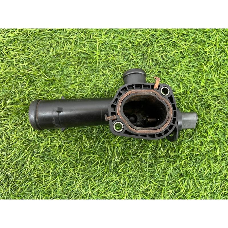 Фланец системы охлаждения (система охлаждения) Volkswagen Amarok 2H 2012 2.0 03L121131M