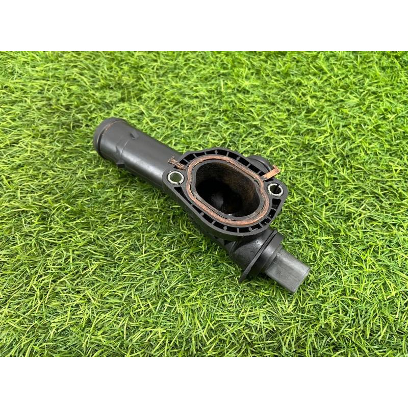 Фланец системы охлаждения (система охлаждения) Volkswagen Amarok 2H 2012 2.0 03L121131M