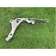 Петля капота