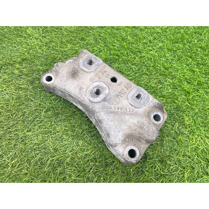 Кронштейн (двигатель и элементы) Volkswagen Passat B8 2016 2.0 tdi 3Q0199117