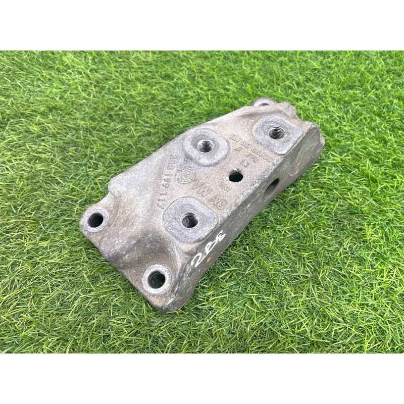 Кронштейн (двигатель и элементы) Volkswagen Passat B8 2016 2.0 tdi 3Q0199117