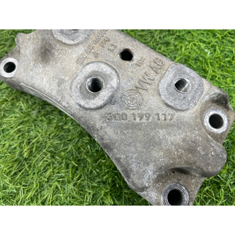 Кронштейн (двигатель и элементы) Volkswagen Passat B8 2016 2.0 tdi 3Q0199117