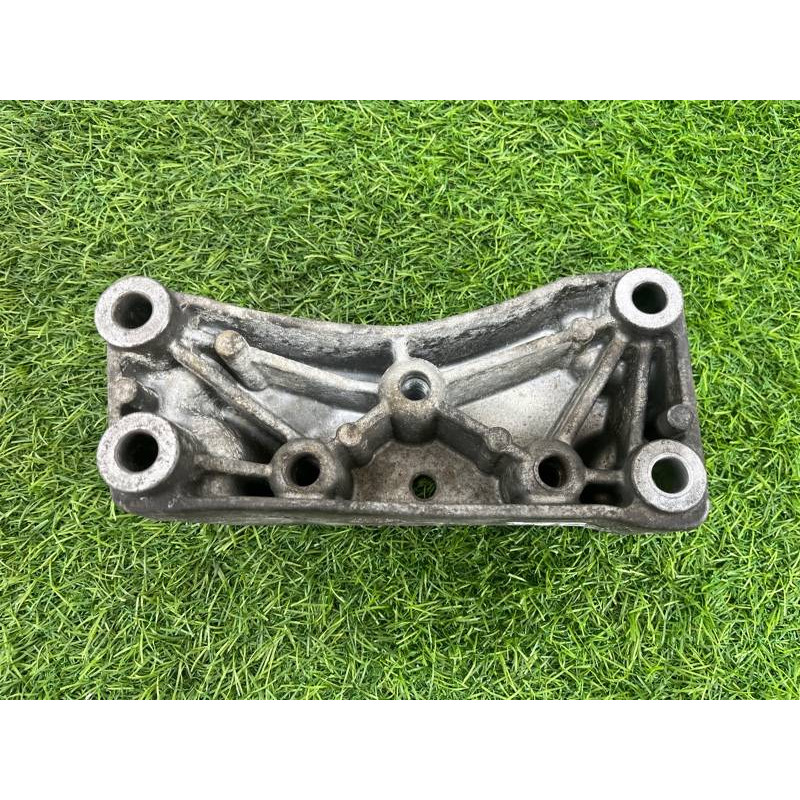 Кронштейн (двигатель и элементы) Volkswagen Passat B8 2016 2.0 tdi 3Q0199117