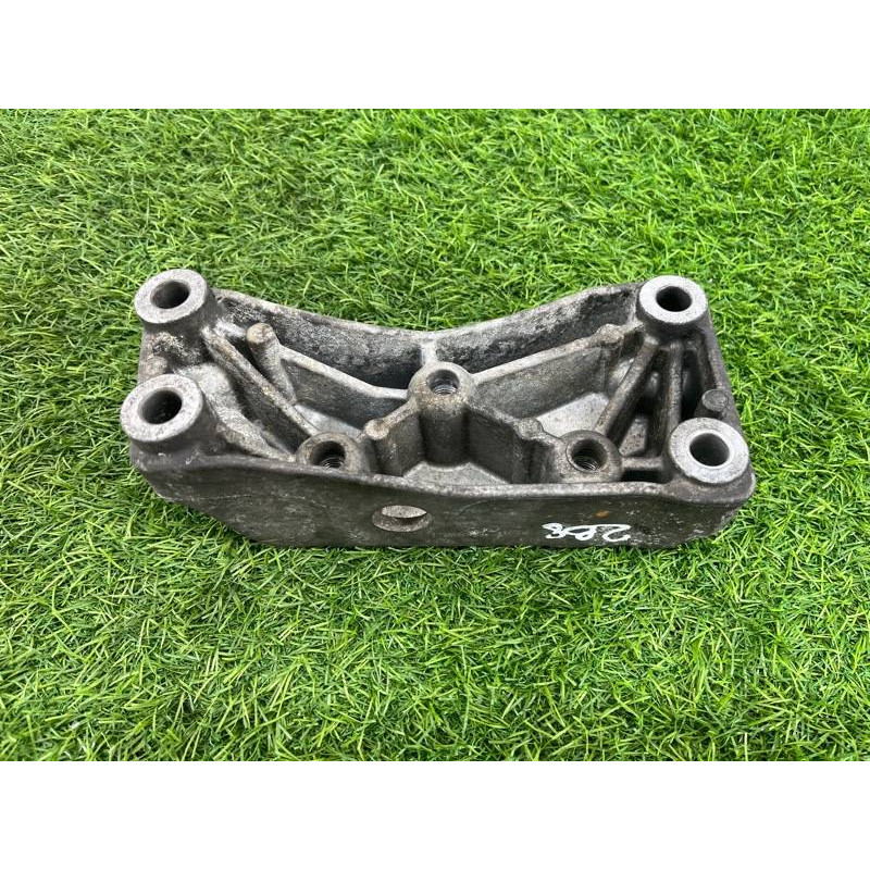 Кронштейн (двигатель и элементы) Volkswagen Passat B8 2016 2.0 tdi 3Q0199117