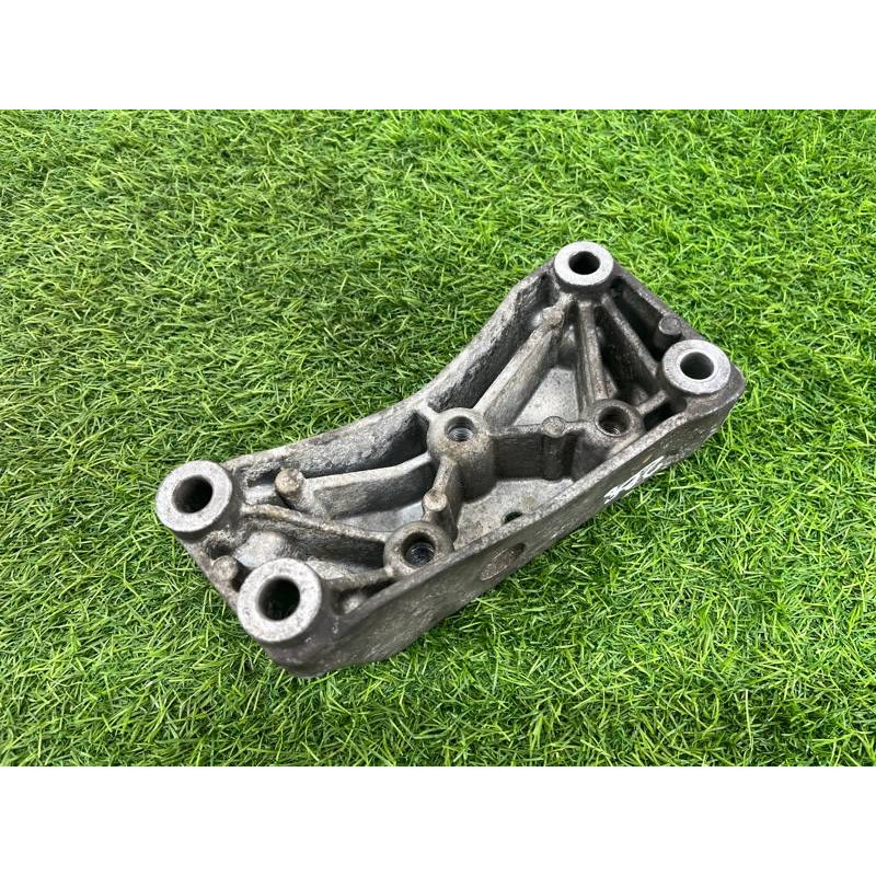 Кронштейн (двигатель и элементы) Volkswagen Passat B8 2016 2.0 tdi 3Q0199117