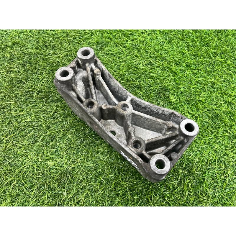 Кронштейн (двигатель и элементы) Volkswagen Passat B8 2016 2.0 tdi 3Q0199117