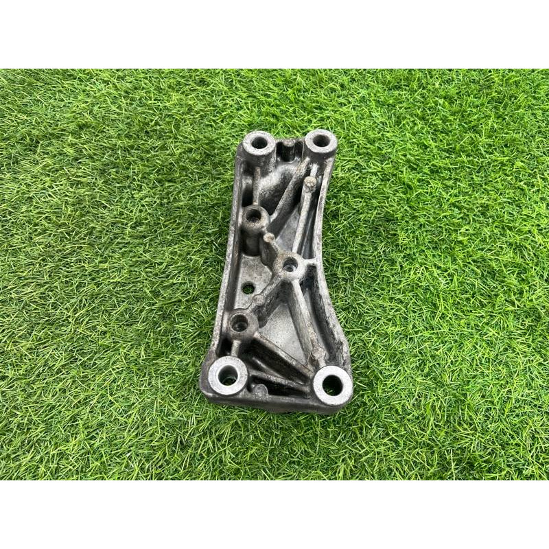 Кронштейн (двигатель и элементы) Volkswagen Passat B8 2016 2.0 tdi 3Q0199117