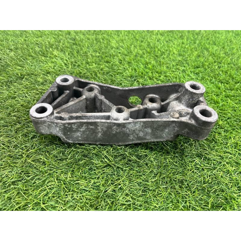 Кронштейн (двигатель и элементы) Volkswagen Passat B8 2016 2.0 tdi 3Q0199117