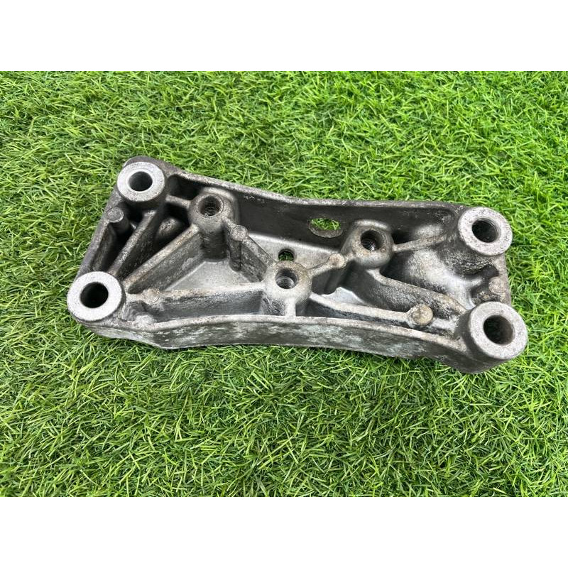 Кронштейн (двигатель и элементы) Volkswagen Passat B8 2016 2.0 tdi 3Q0199117