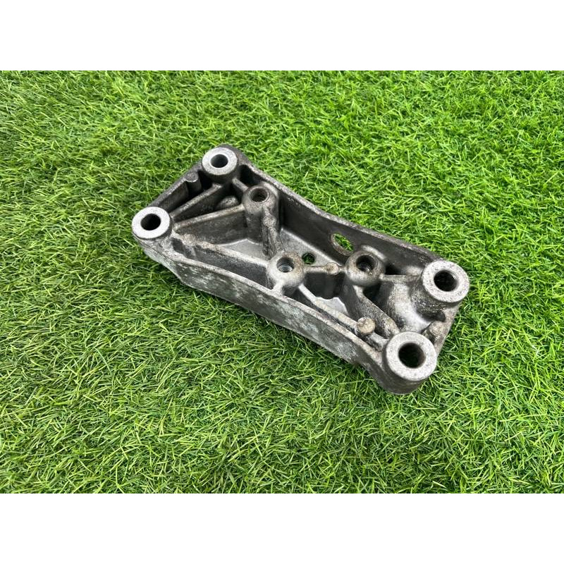 Кронштейн (двигатель и элементы) Volkswagen Passat B8 2016 2.0 tdi 3Q0199117