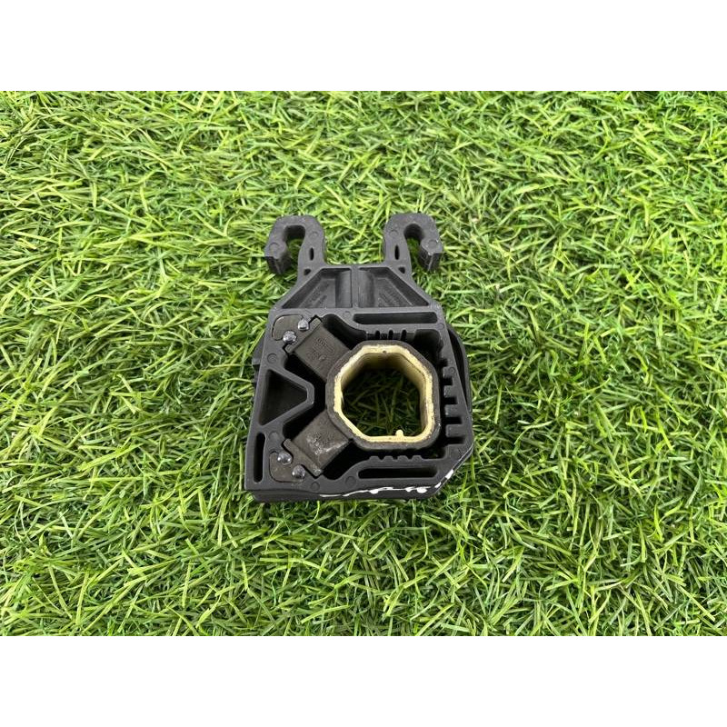 Крепление радиатора (кузов и элементы) Volkswagen Passat B8 2016 2.0 tdi 5Q0121367D