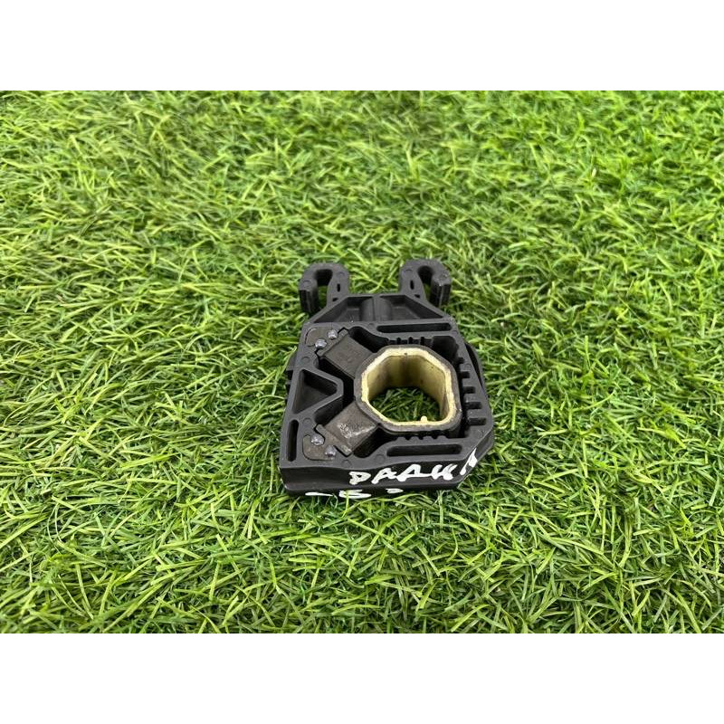 Крепление радиатора (кузов и элементы) Volkswagen Passat B8 2016 2.0 tdi 5Q0121367D