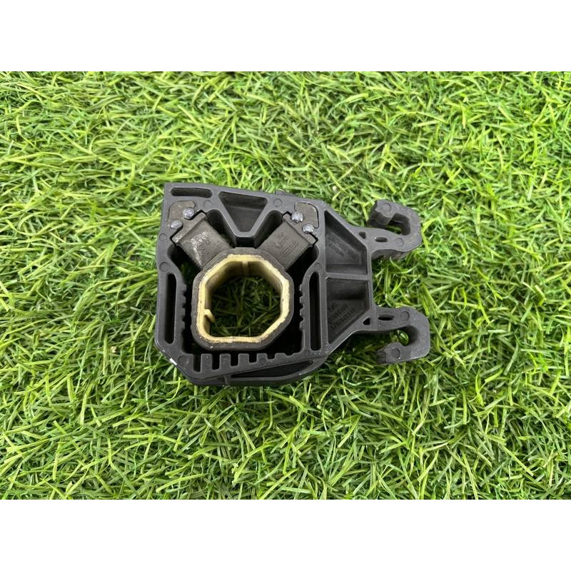 Крепление радиатора (кузов и элементы) Volkswagen Passat B8 2016 2.0 tdi 5Q0121367D