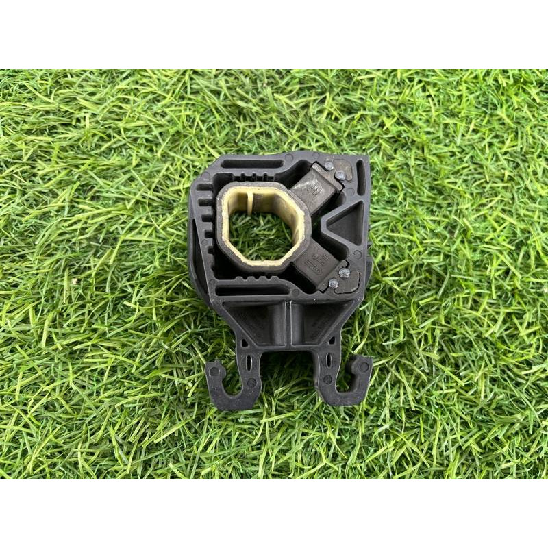 Крепление радиатора (кузов и элементы) Volkswagen Passat B8 2016 2.0 tdi 5Q0121367D