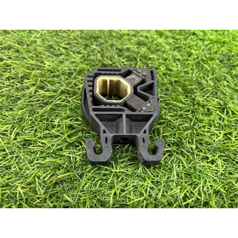 Крепление радиатора (кузов и элементы) Volkswagen Passat B8 2016 2.0 tdi 5Q0121367D