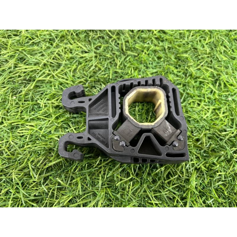 Крепление радиатора (кузов и элементы) Volkswagen Passat B8 2016 2.0 tdi 5Q0121367D