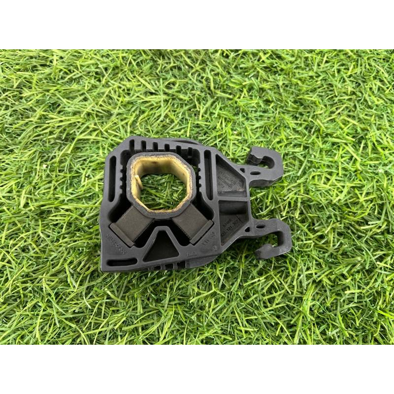 Крепление радиатора (кузов и элементы) Volkswagen Passat B8 2016 2.0 tdi 5Q0121367D