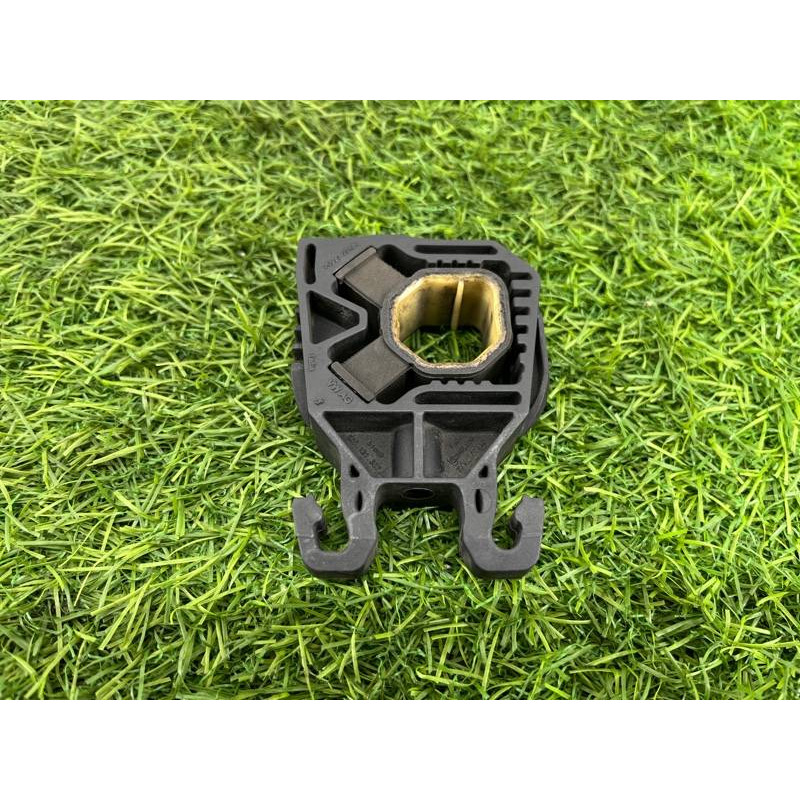 Крепление радиатора (кузов и элементы) Volkswagen Passat B8 2016 2.0 tdi 5Q0121367D