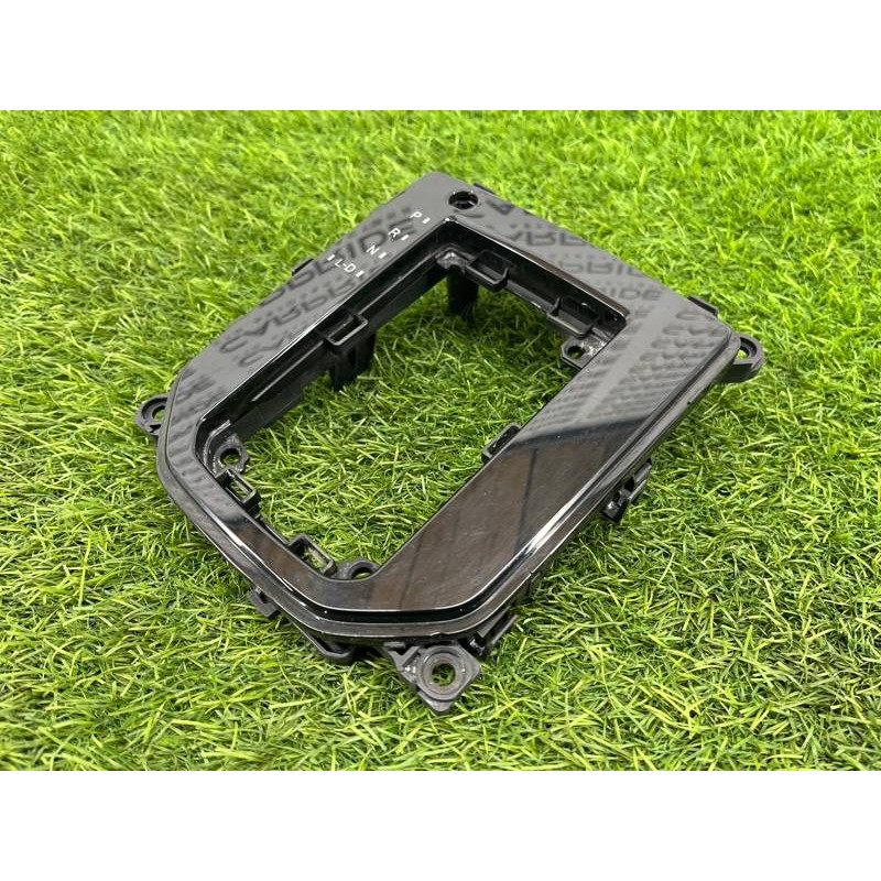 Накладка центральной консоли (салон) Subaru Forester SK 2020 2.5 35170SJ090