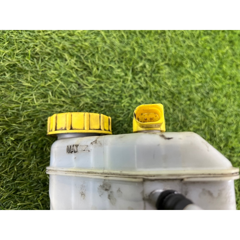 Бачок тормозной жидкости (тормозная система) Volkswagen Amarok 2H 2012 2.0 2H0611303