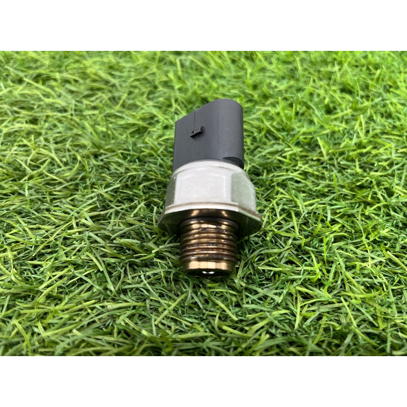 Датчик давления топлива (электрика / датчики) Volkswagen Passat B8 2016 2.0 tdi 04L906054