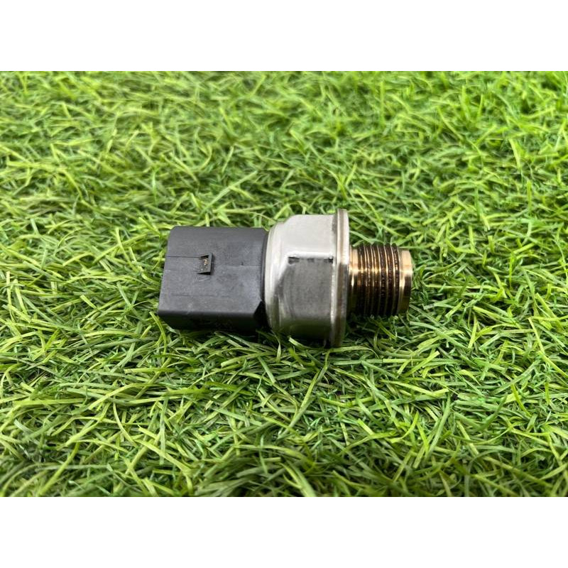 Датчик давления топлива (электрика / датчики) Volkswagen Passat B8 2016 2.0 tdi 04L906054