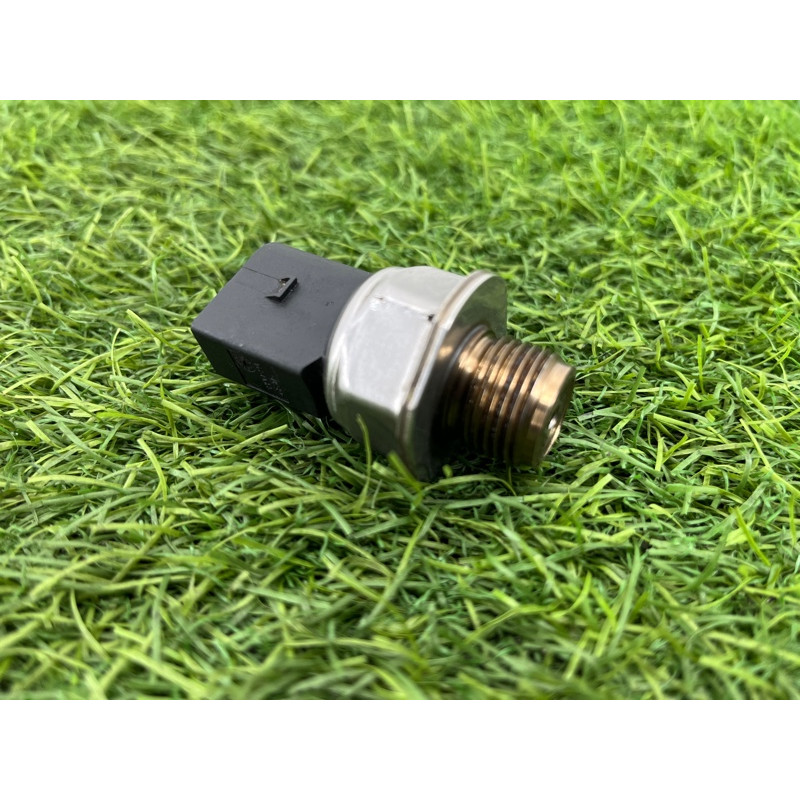 Датчик давления топлива (электрика / датчики) Volkswagen Passat B8 2016 2.0 tdi 04L906054