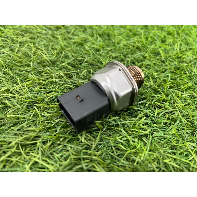 Датчик давления топлива (электрика / датчики) Volkswagen Passat B8 2016 2.0 tdi 04L906054